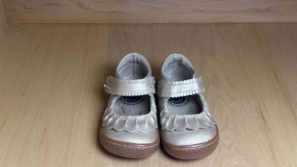 Livie & Luca Ruche Mary Jane Size 4 Champagne